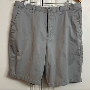 Calvin Klein Men’s Size 33 Light Grey Cotton Chino Shorts Flat Front